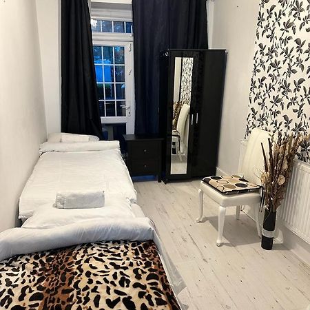 Happy Hours Home Stay London Eksteriør billede