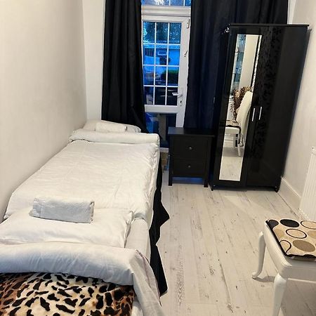 Happy Hours Home Stay London Eksteriør billede